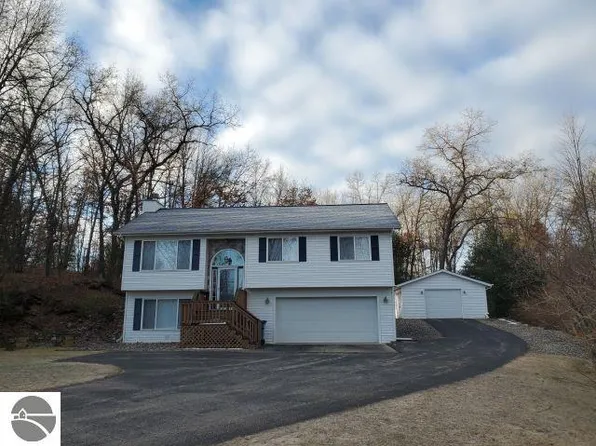 2734 Caribou Trl, West Branch, MI 48661