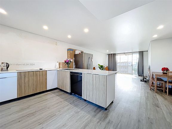 2nd image of 1750 NE 191st St APT 821-3