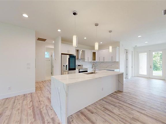 4th image of 17007 Ginger Ln