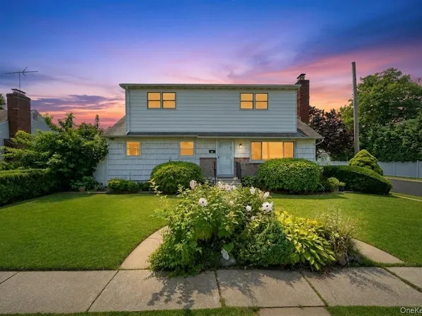 10 York Street, Hicksville, NY 11801