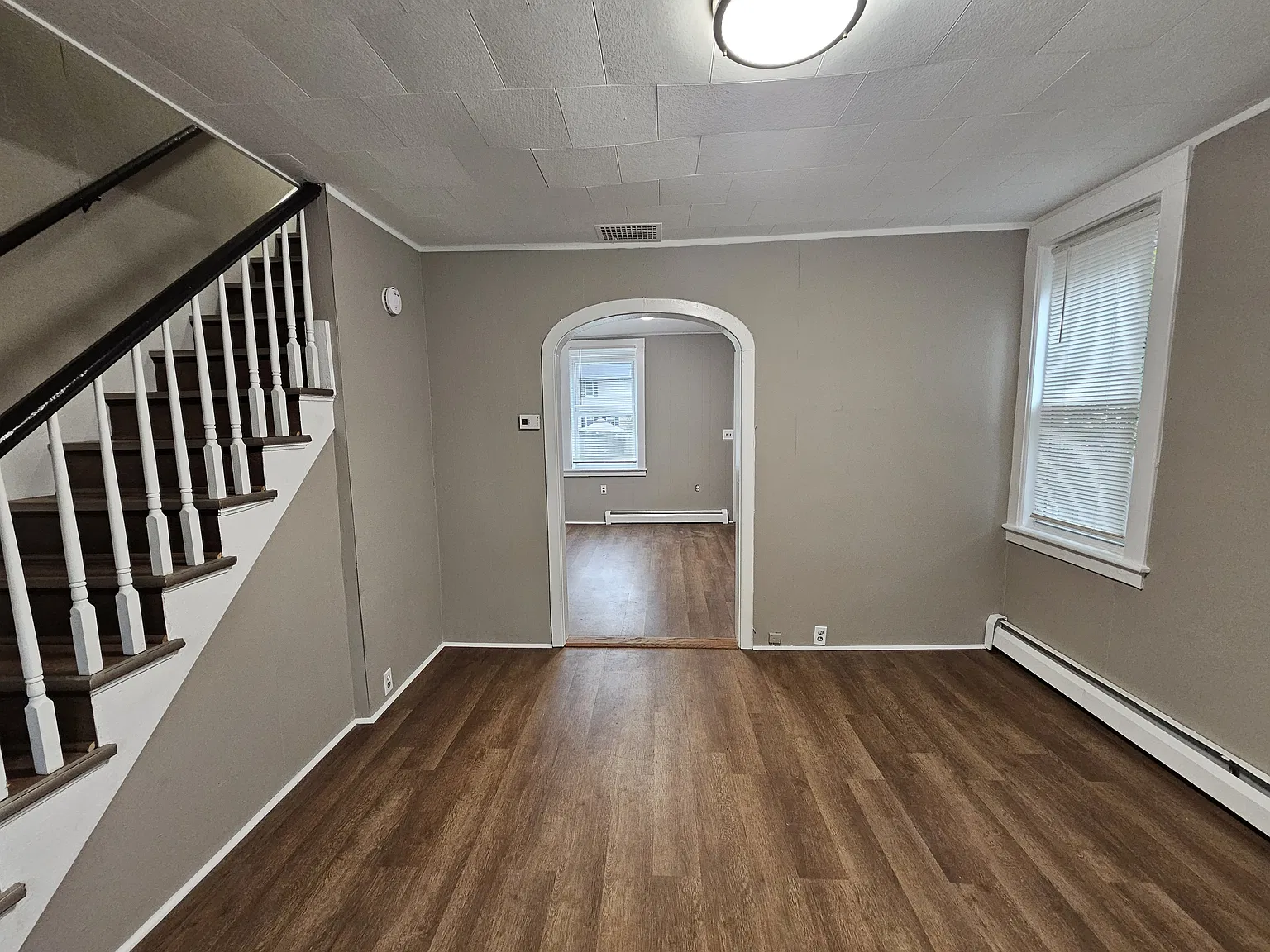 2 bed, 700 sqft, $1,400 — Photo 3