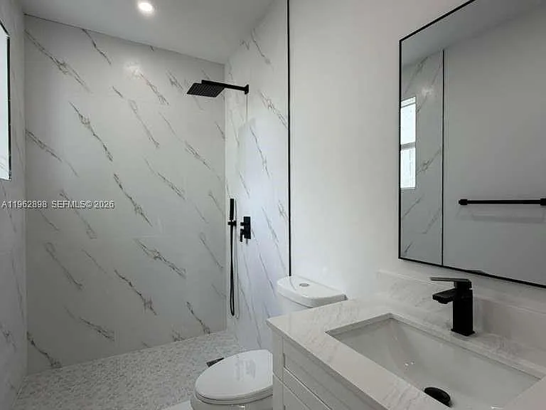 2425 SW 6th St #7 — Photo 9