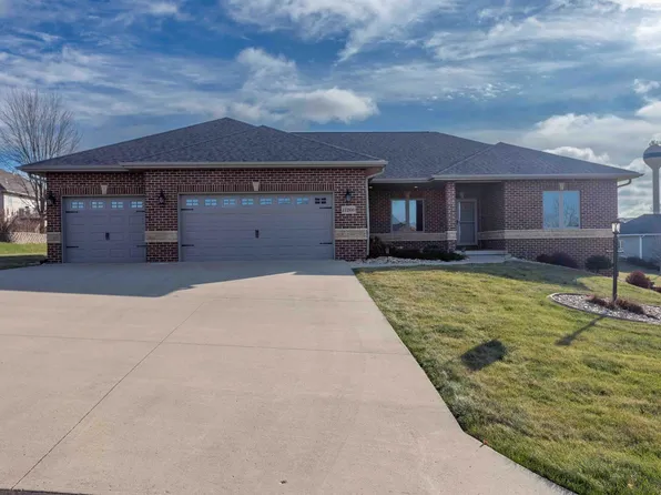 11208 Bahia Ct, Peosta, IA 52068