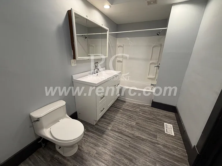 302 McKinley St — Photo 4