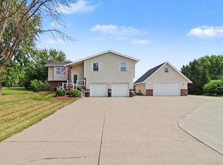 781 Hillside Ave SW, New Prague, MN 56071