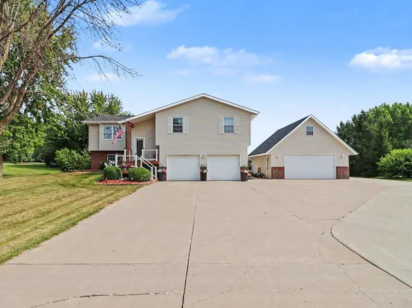 781 Hillside Ave SW, New Prague, MN 56071