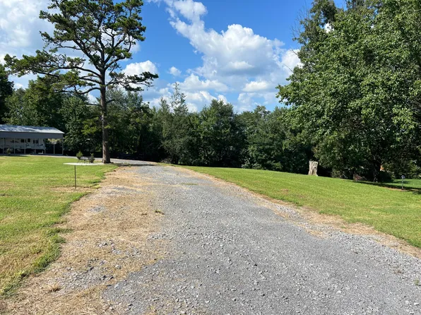 1653 Cross Dr, Morristown, TN 37814