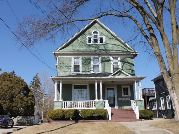 521 W State St #1, Sycamore, IL 60178