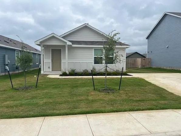 2215 Cyclone Dr, Lockhart, TX 78644