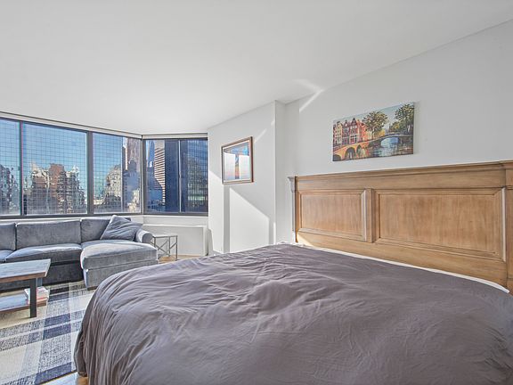 4th image of 255 E 49th St APT 28F