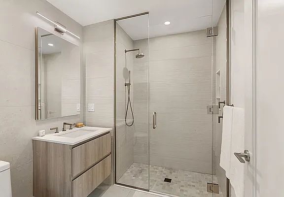 5th image of 526 Union Ave #604