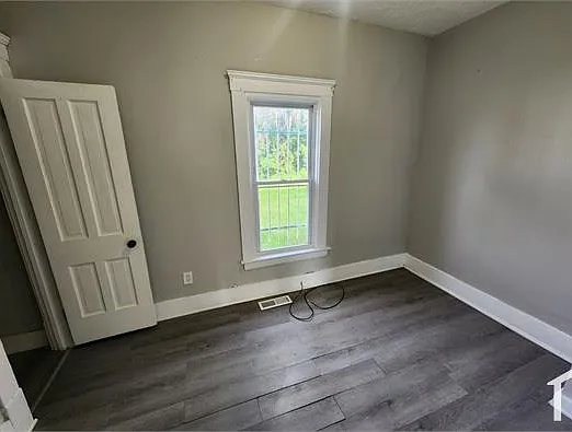 3 bed, $1,000 — Photo 4