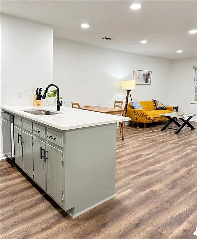 1 bed, 790 sqft, $1,900 — Photo 4