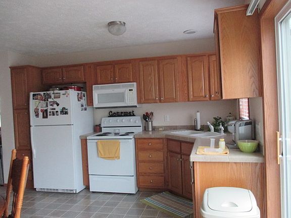 4th image of 1588 Belleview Ave