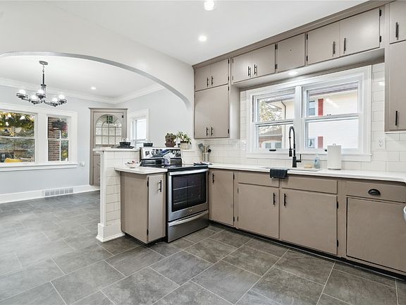 2nd image of 424 Bradview Ct