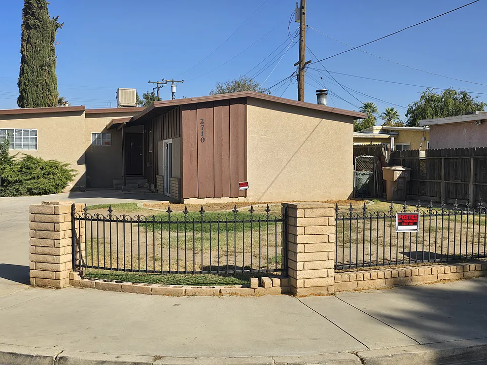 2710 Fern Way