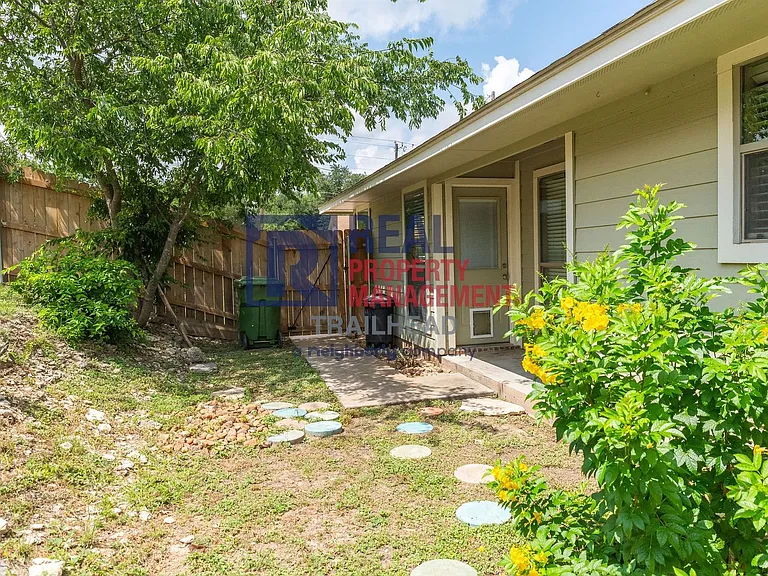 703 Bryan St — Photo 24
