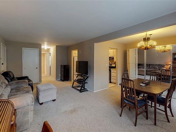 4th image of 91 Doxbury Ln