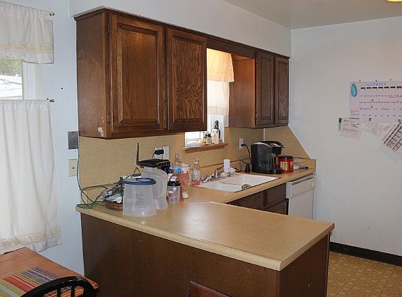5th image of 911 E 51st St