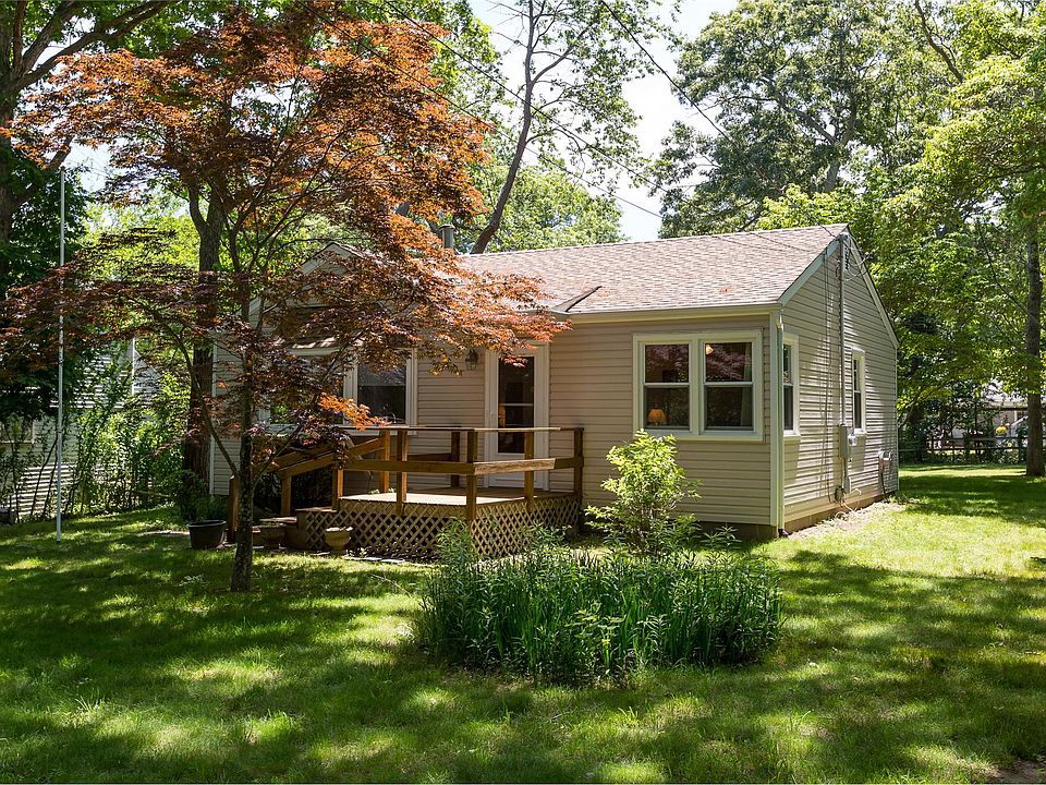 255 4th St, Laurel, NY 11948 Zillow
