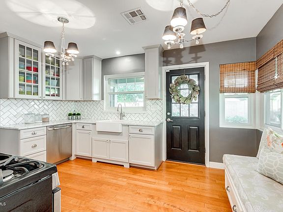 Gorgeous Kitchen w carrera countertops