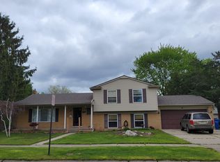 30326 Birch Tree Dr, Warren, MI 48093