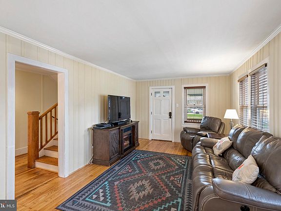 5th image of 8 Sheffield Manor Dr