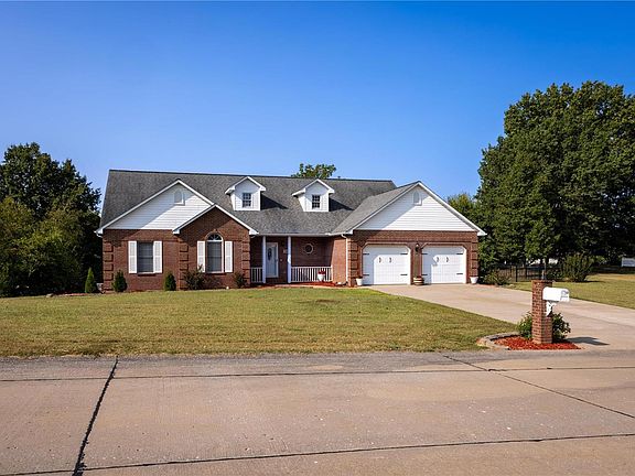 2nd image of 2487 Saint Andrews Dr