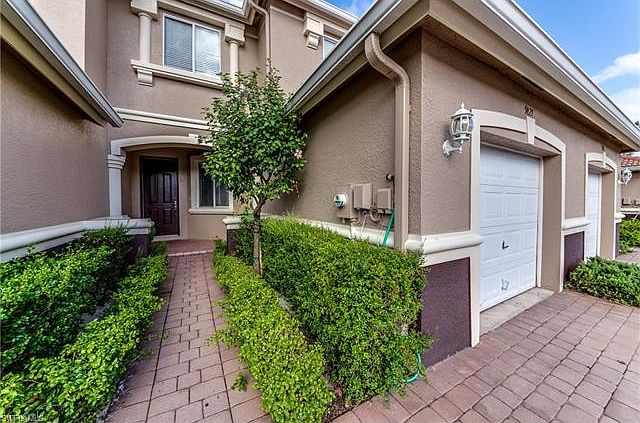 1st image of 9827 Roundstone Cir