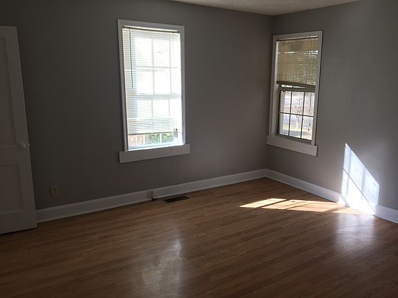 4th image of 2311 Fulton Ave SW