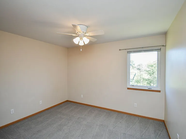 1422 E Redwood Blvd — Photo 25