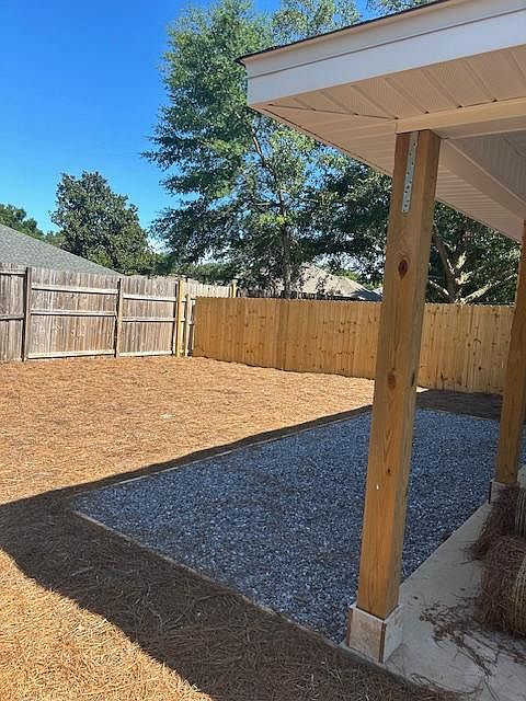 Quaint, low maintenance backyard