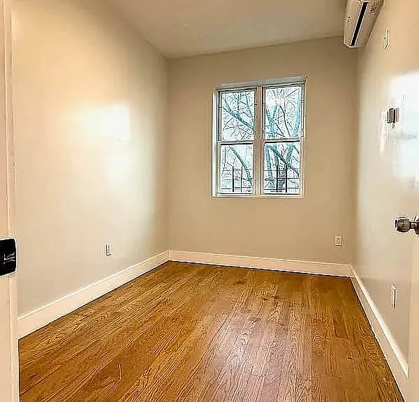 400 Bedford Ave #3 — Photo 3