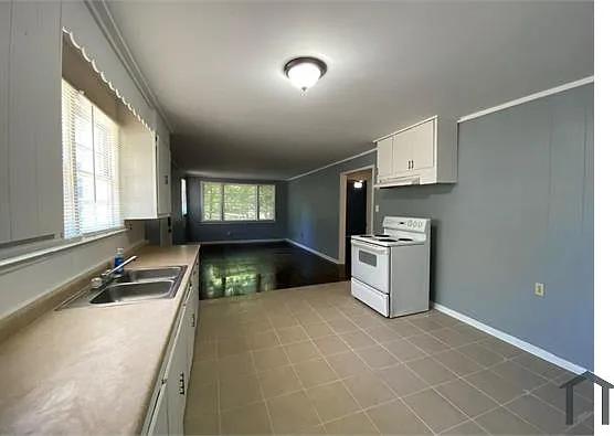 2 bed, $915 — Photo 4