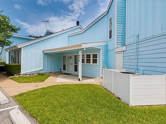 2nd image of 676 Harbor Dr