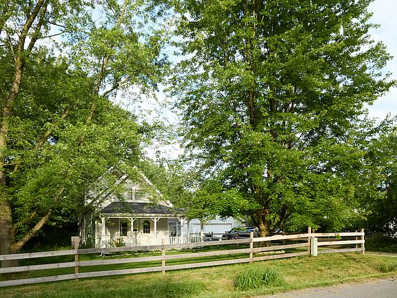 3rd image of 1034 Centennial Ave