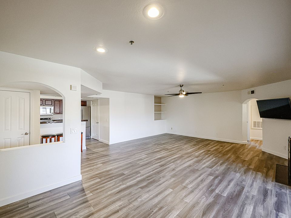1st image of 5104 N 32nd St Unit 418
