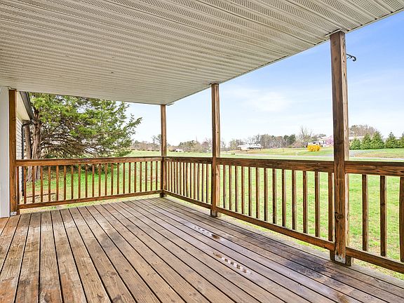 5th image of 287 Mountain Meadows Dr