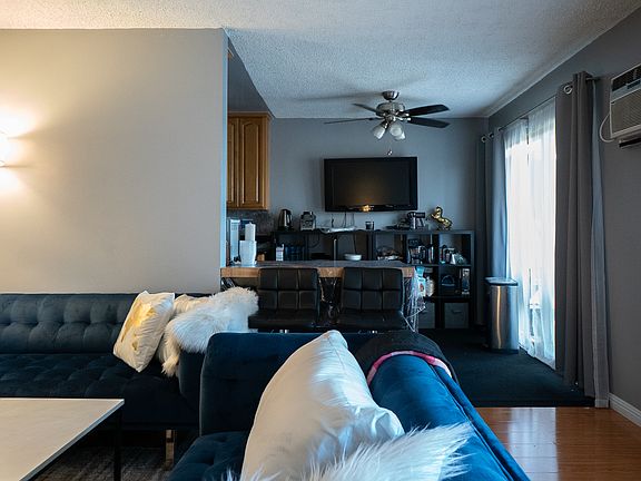 4th image of 300 N Bushnell Ave #8