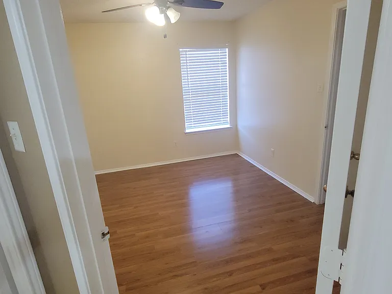 5701 Alicante Dr — Photo 13