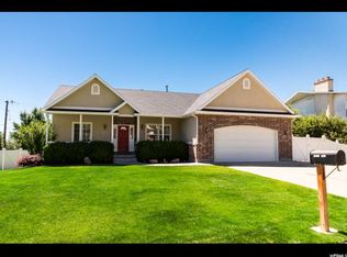 487 S Stirling Dr, Fruit Heights, UT 84037