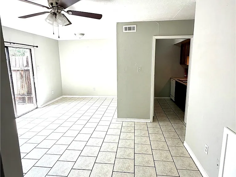 2406 Blanco Dr #D — Photo 24