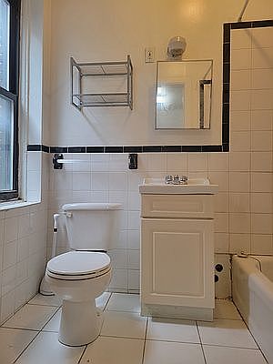4th image of 318 E 70th St APT 5RW
