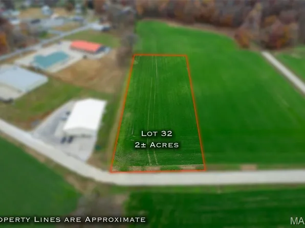 225 Ervin L Dumey Dr, Benton, MO 63736