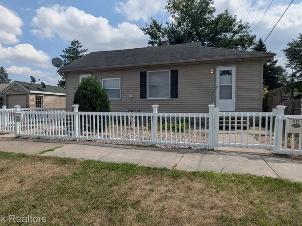 913 Boston Ave, Waterford, MI 48328