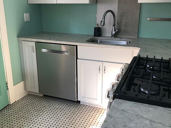 5th image of 521 Crawford Ave