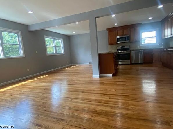 2089 Galloping Hill Rd FLOOR 1