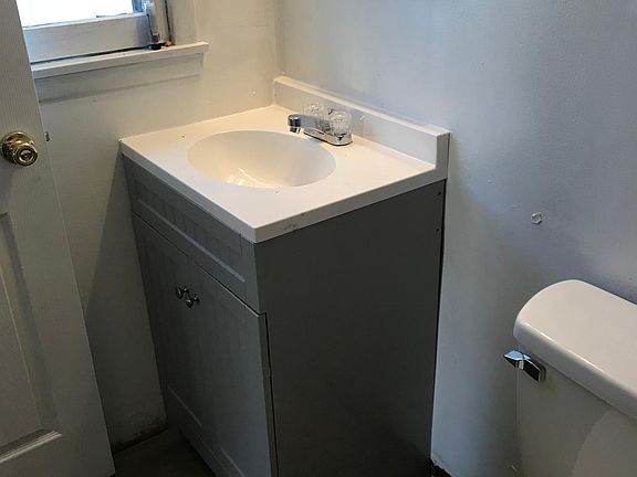 New 1/2 bath