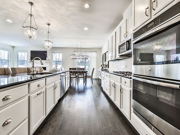 4th image of 27W154 Breme Dr E