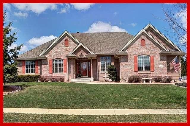 1st image of 251 Pinnacle Dr